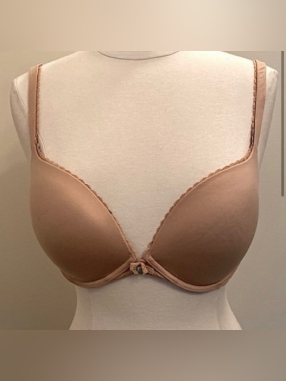 Victoria’s Secret Body By Victoria Tan Lace Scalloped Trim Push Up Bra Size 34DD